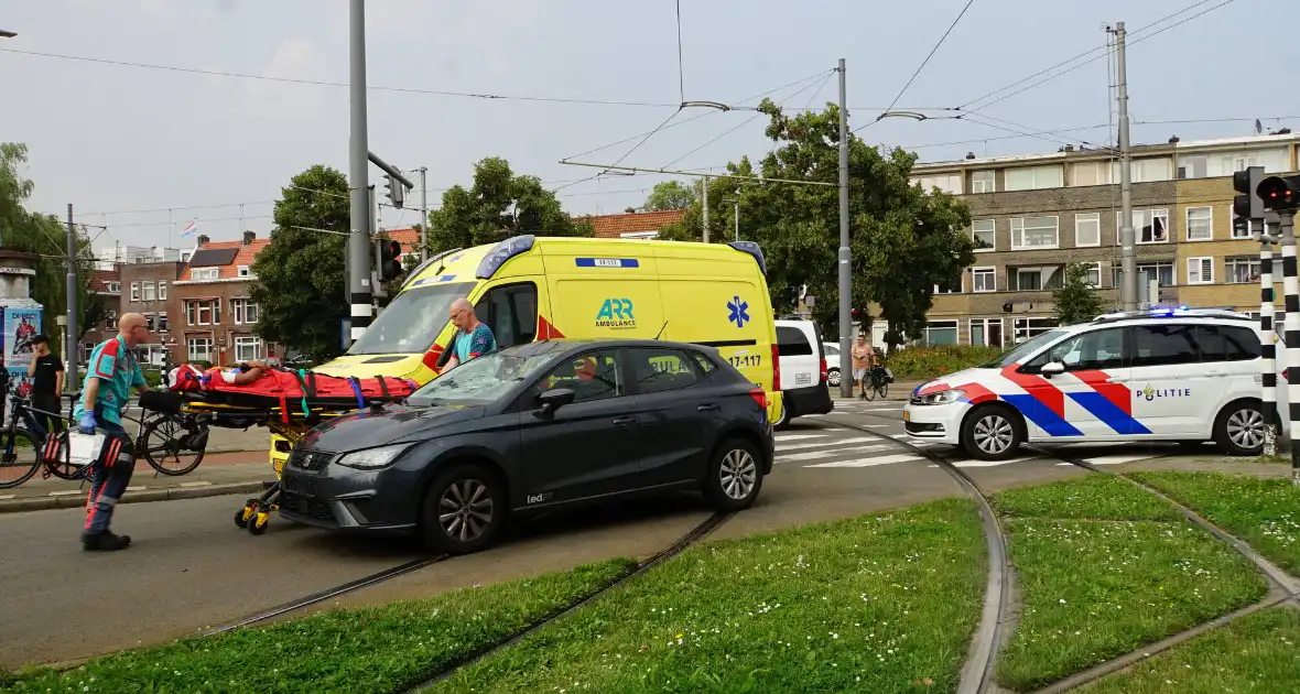 Fietser gewond aan hoofd na harde botsing met automobilist - Foto 9