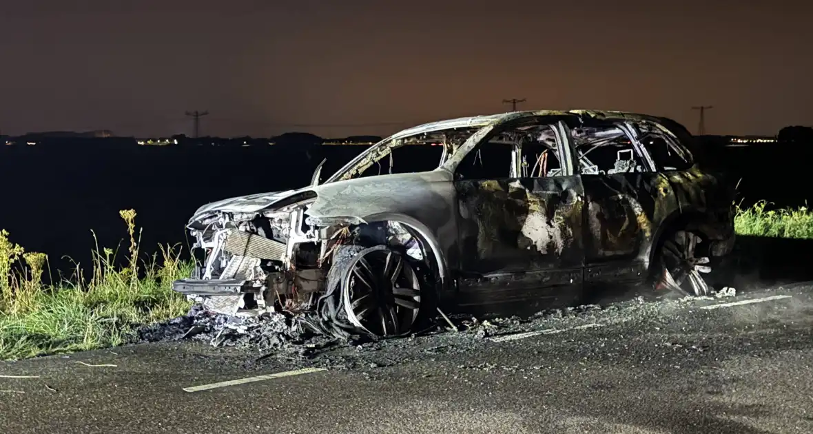 Porsche Cayenne brandt volledig uit - Foto 1