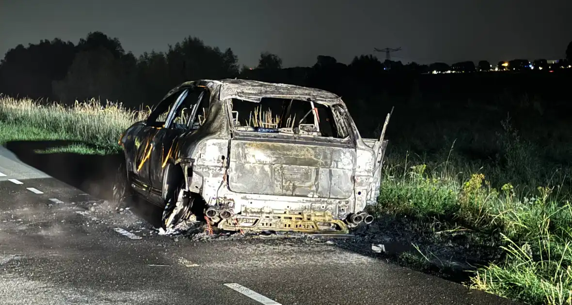 Porsche Cayenne brandt volledig uit - Foto 2