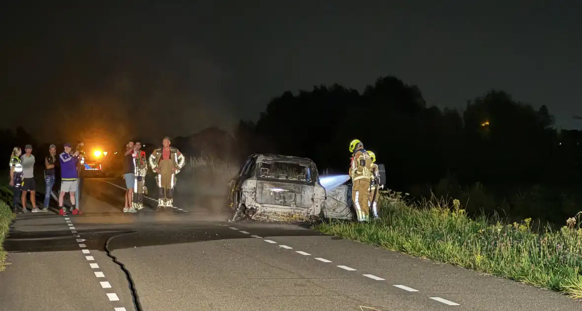 Porsche Cayenne brandt volledig uit - Foto 3