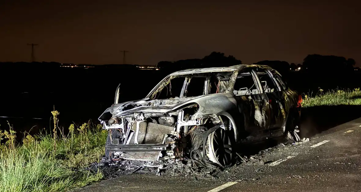 Porsche Cayenne brandt volledig uit - Foto 6