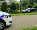 Twee voertuigen botsen op elkaar een belandt tegen boom