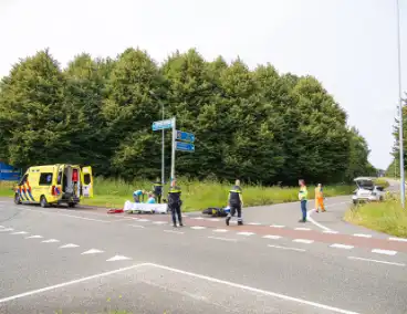 Motorrijder gewond bij aanrijding op oprit