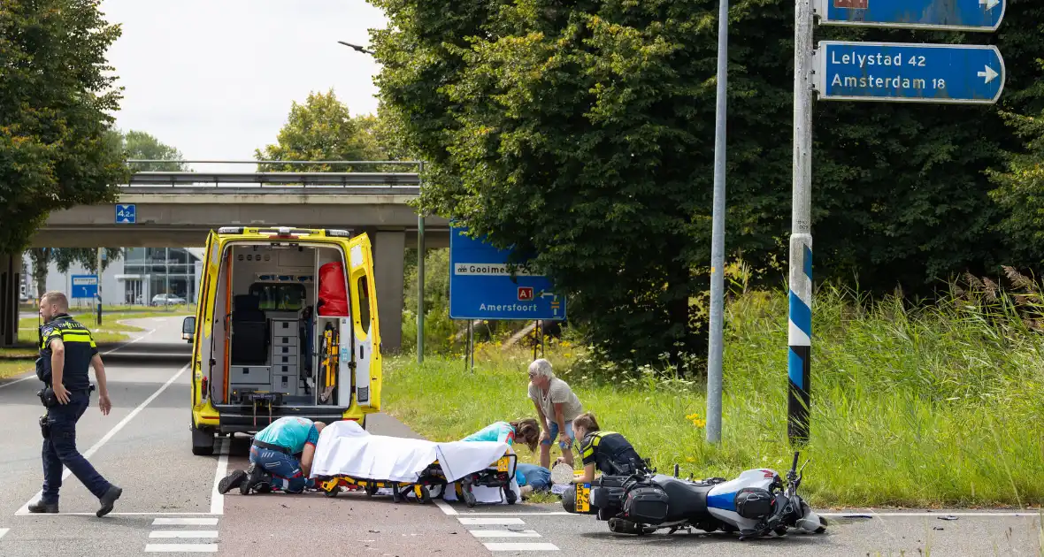 Motorrijder gewond bij aanrijding op oprit - Foto 1