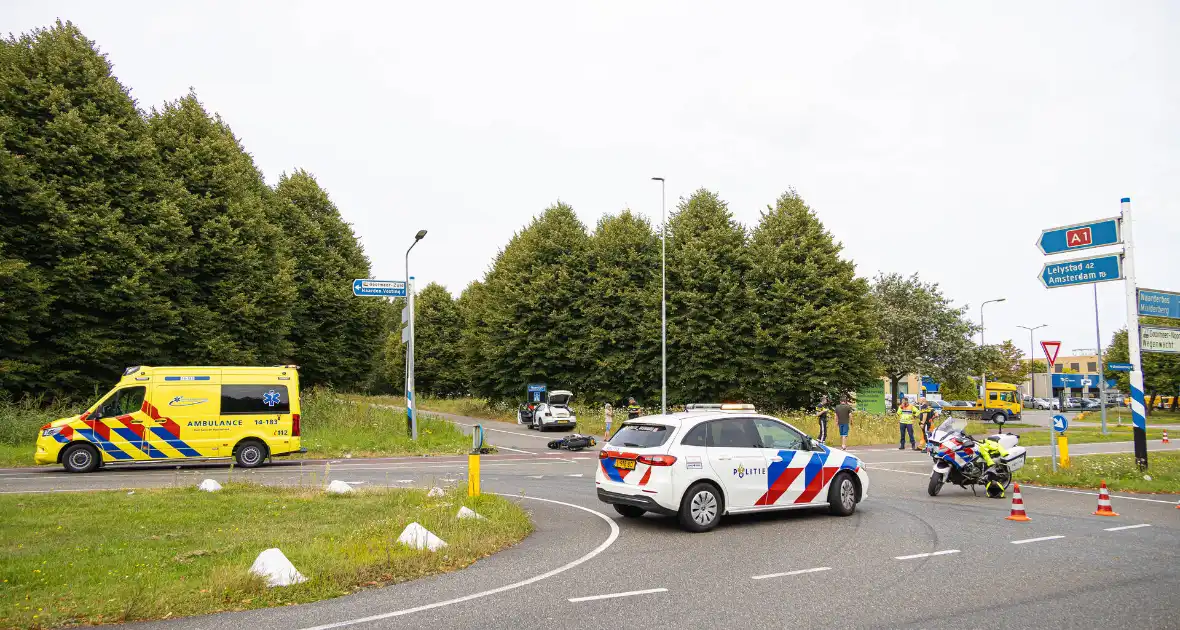 Motorrijder gewond bij aanrijding op oprit - Foto 12