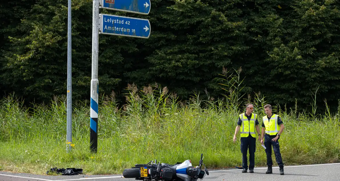 Motorrijder gewond bij aanrijding op oprit - Foto 15