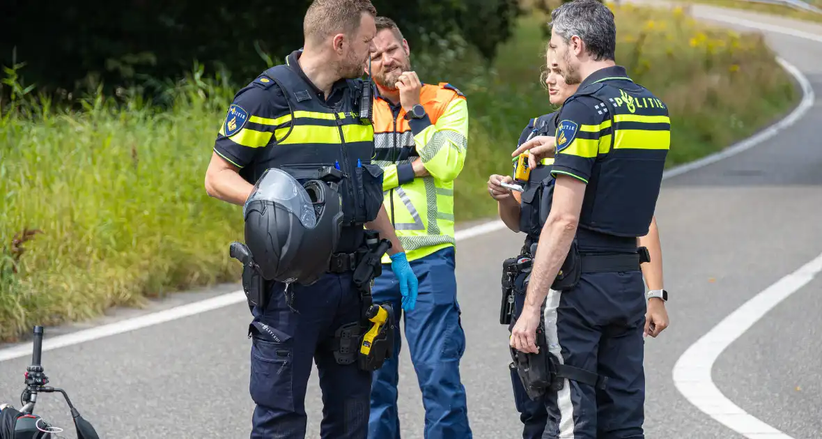 Motorrijder gewond bij aanrijding op oprit - Foto 3