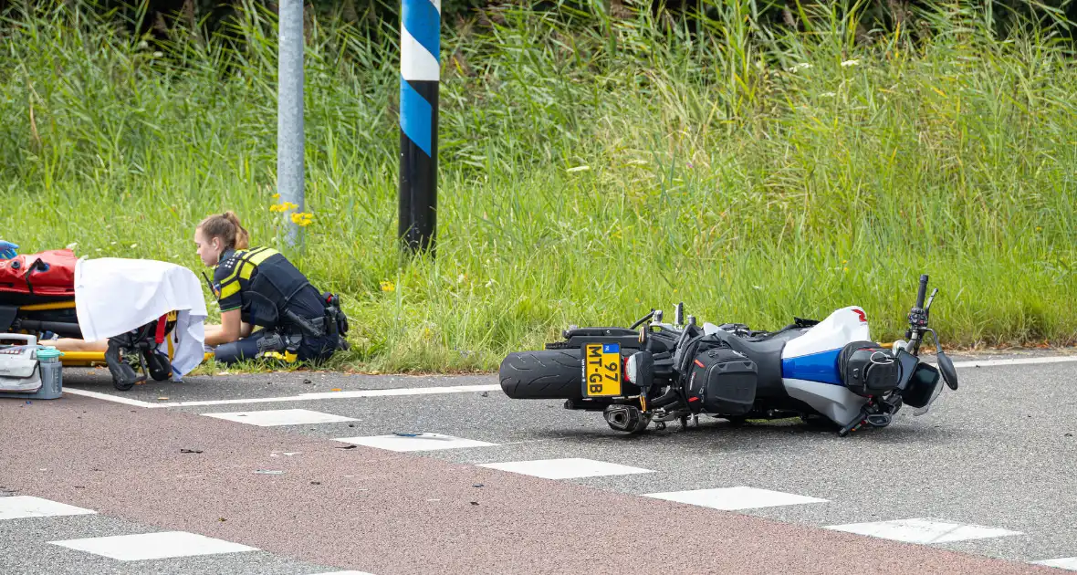 Motorrijder gewond bij aanrijding op oprit - Foto 5