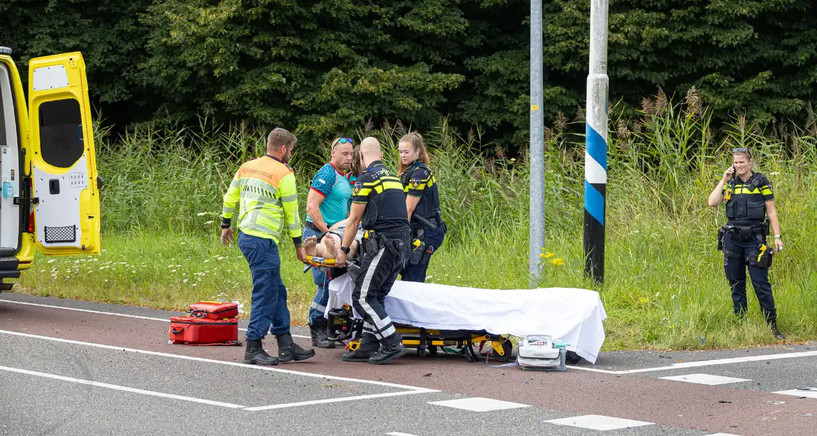 Motorrijder gewond bij aanrijding op oprit - Foto 6