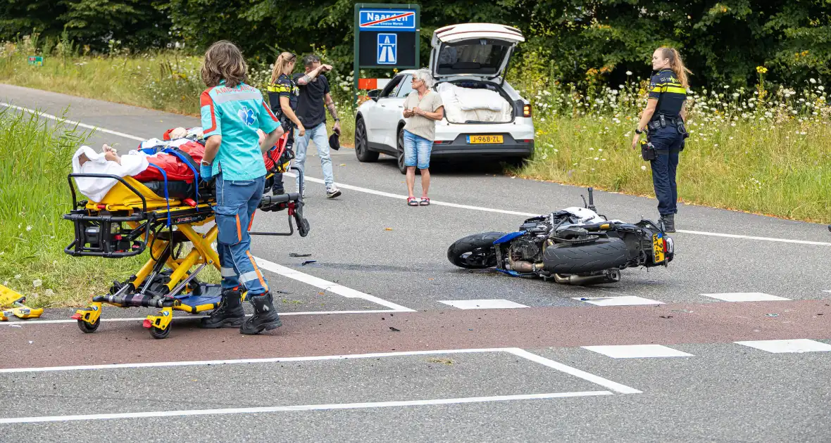 Motorrijder gewond bij aanrijding op oprit - Foto 7