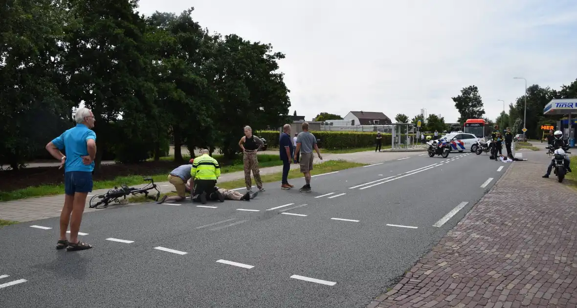 Traumateam ingezet na botsing tussen motorrijder en fietser