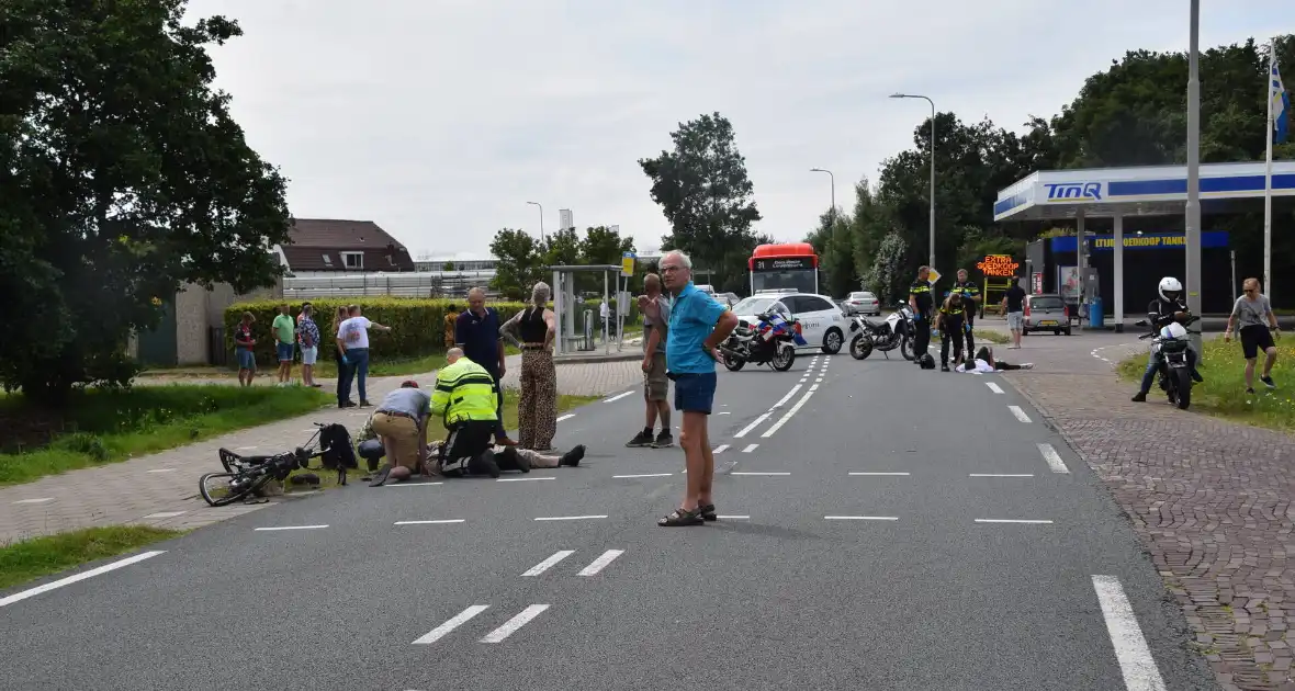 Traumateam ingezet na botsing tussen motorrijder en fietser - Foto 1