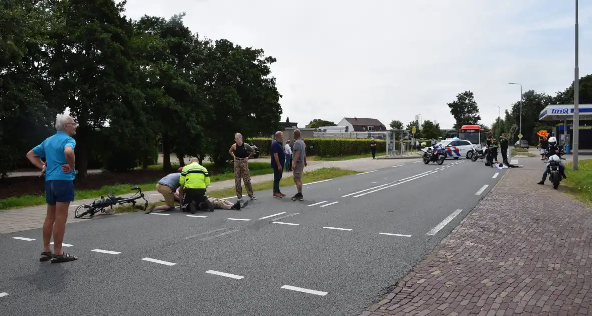 Traumateam ingezet na botsing tussen motorrijder en fietser - Foto 2