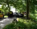 Inzittenden gewond bij botsing tegen boom