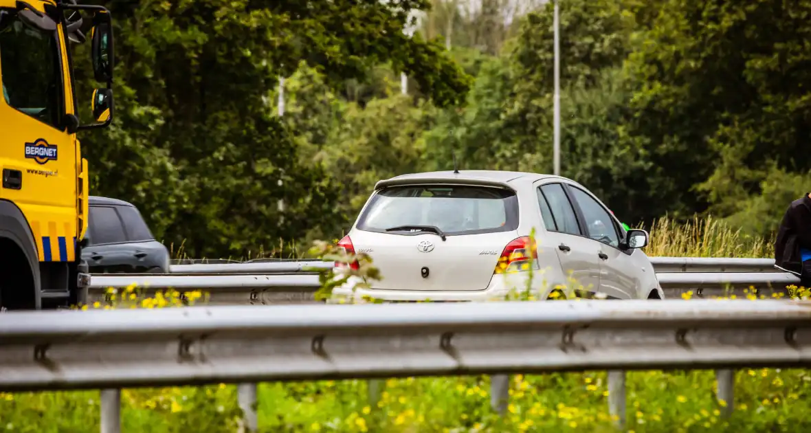 Rijbaan snelweg afgesloten door verkeersongeval - Foto 2