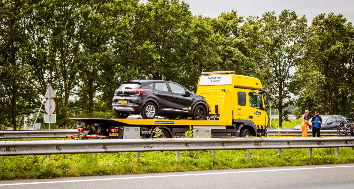 Rijbaan snelweg afgesloten door verkeersongeval - Foto 4