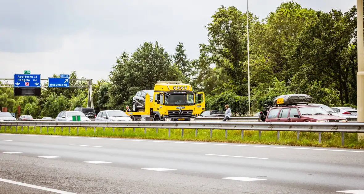 Rijbaan snelweg afgesloten door verkeersongeval - Foto 5