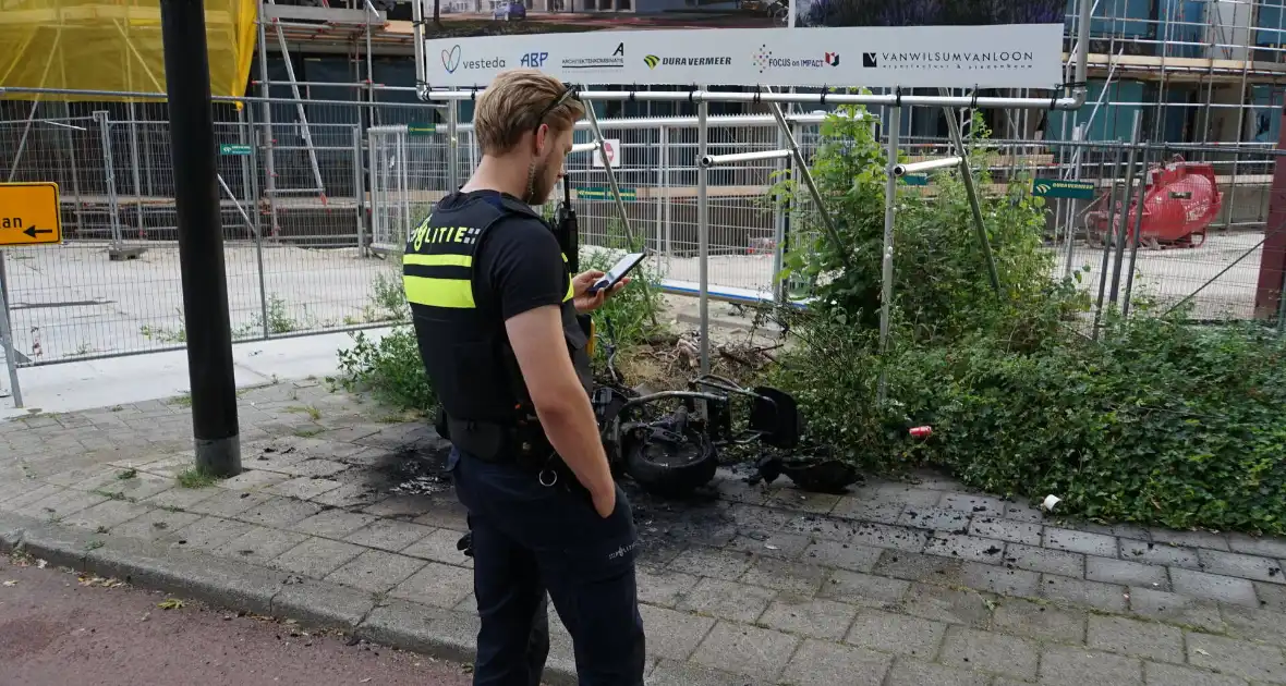 Elektrische deelscooter in brand gestoken - Foto 4