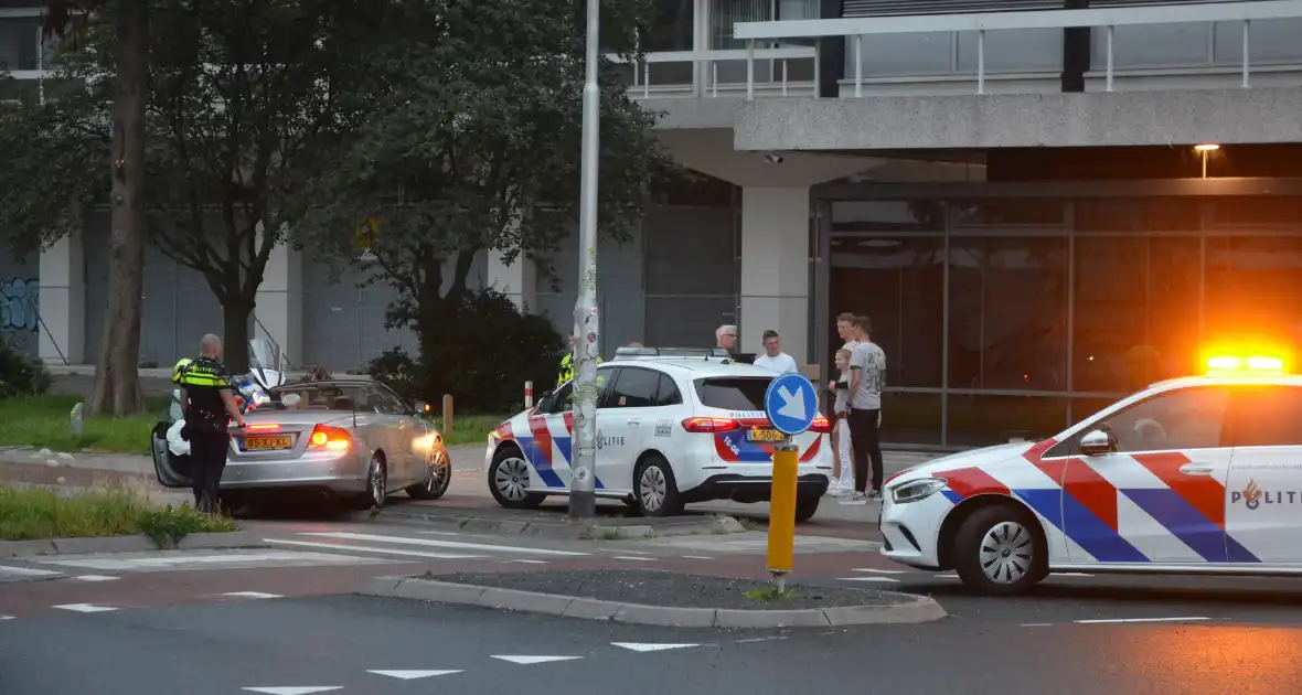 Vermoedelijk beschonken bestuurder met lekke band strand