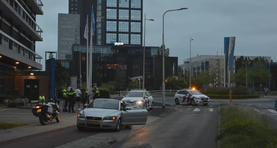 Vermoedelijk beschonken bestuurder met lekke band strand - Foto 3