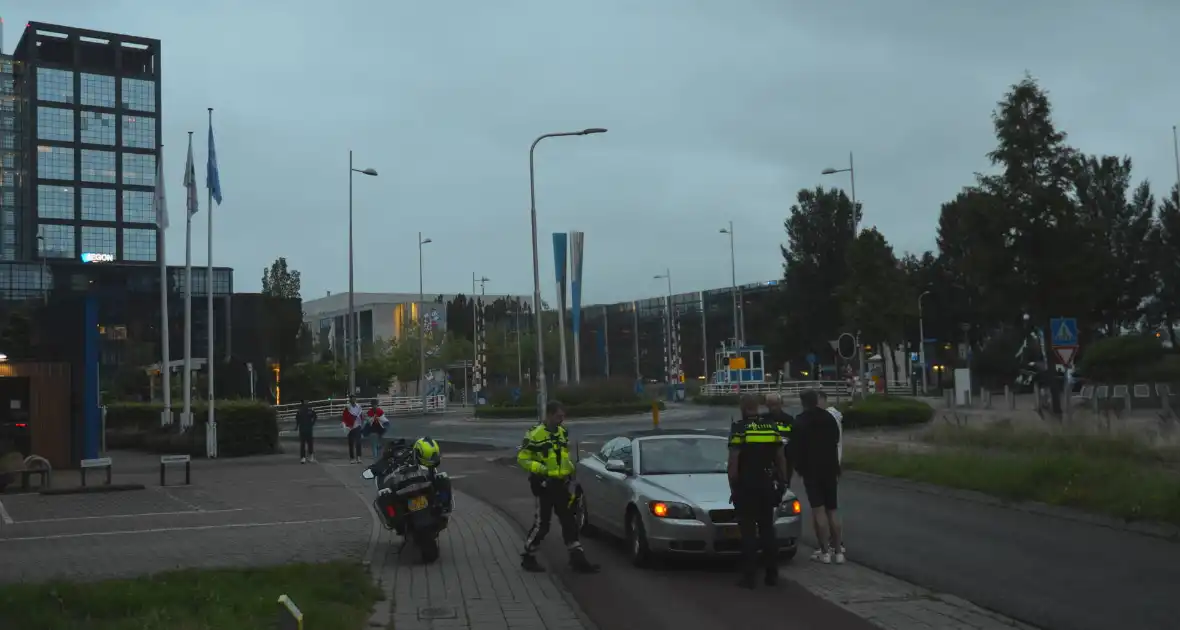 Vermoedelijk beschonken bestuurder met lekke band strand - Foto 4