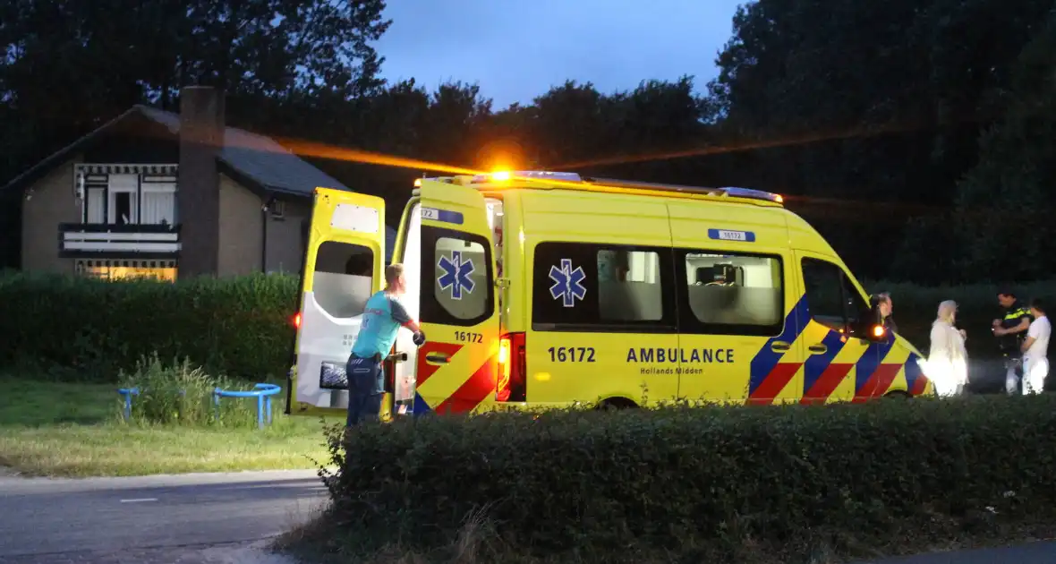 Brommerrijder vliegt uit de bocht