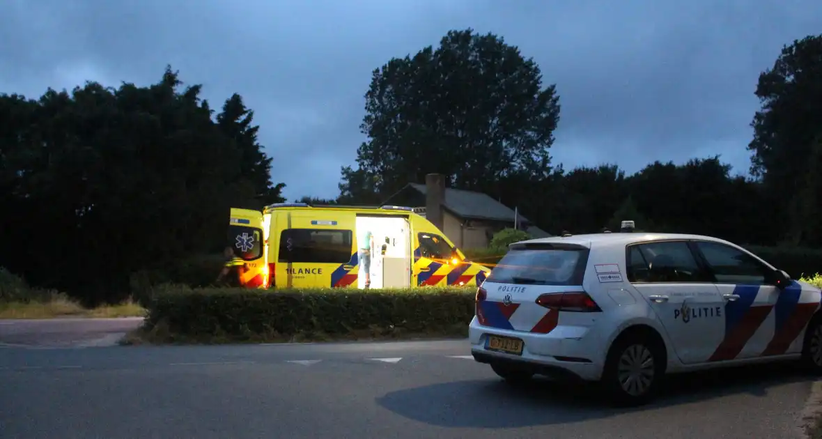 Brommerrijder vliegt uit de bocht - Foto 2