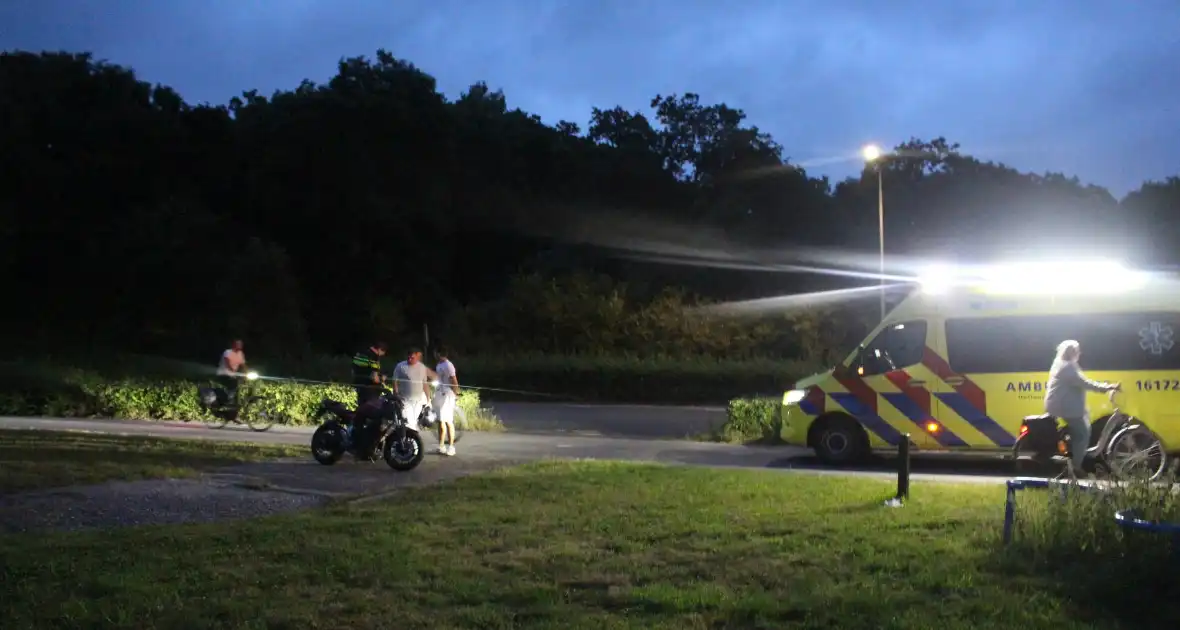 Brommerrijder vliegt uit de bocht - Foto 3