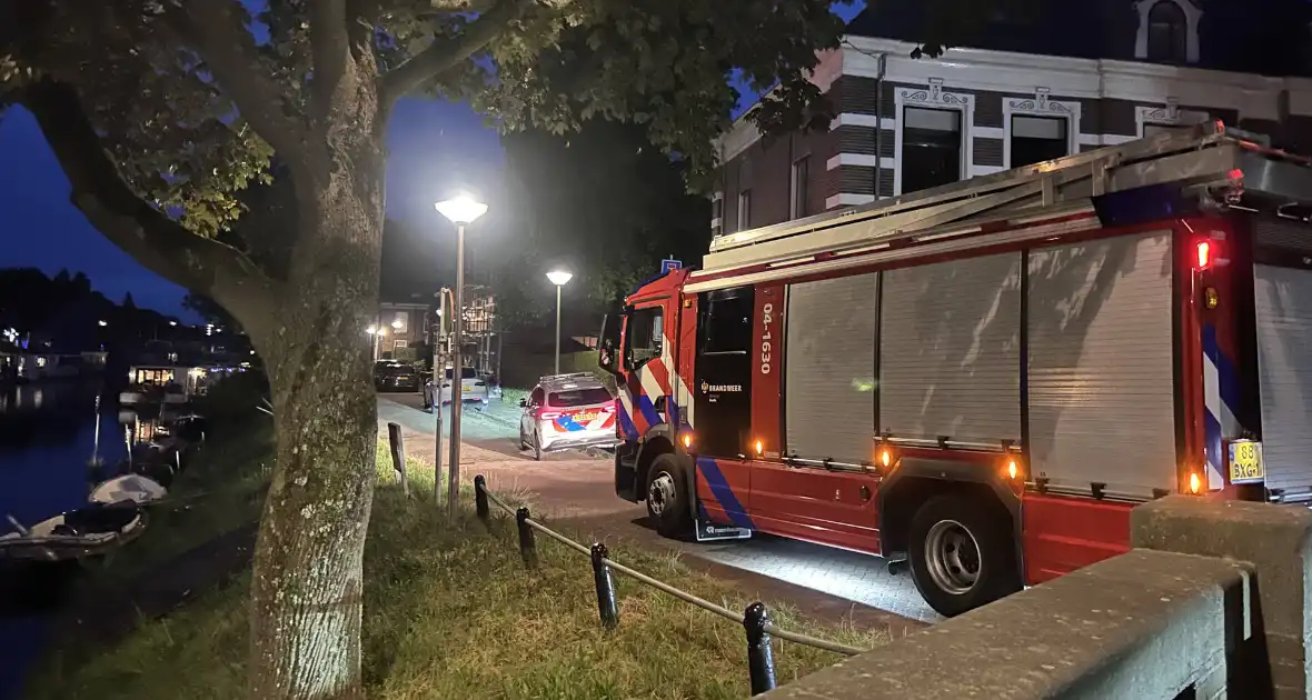 Persoon door brandweer uit water gered