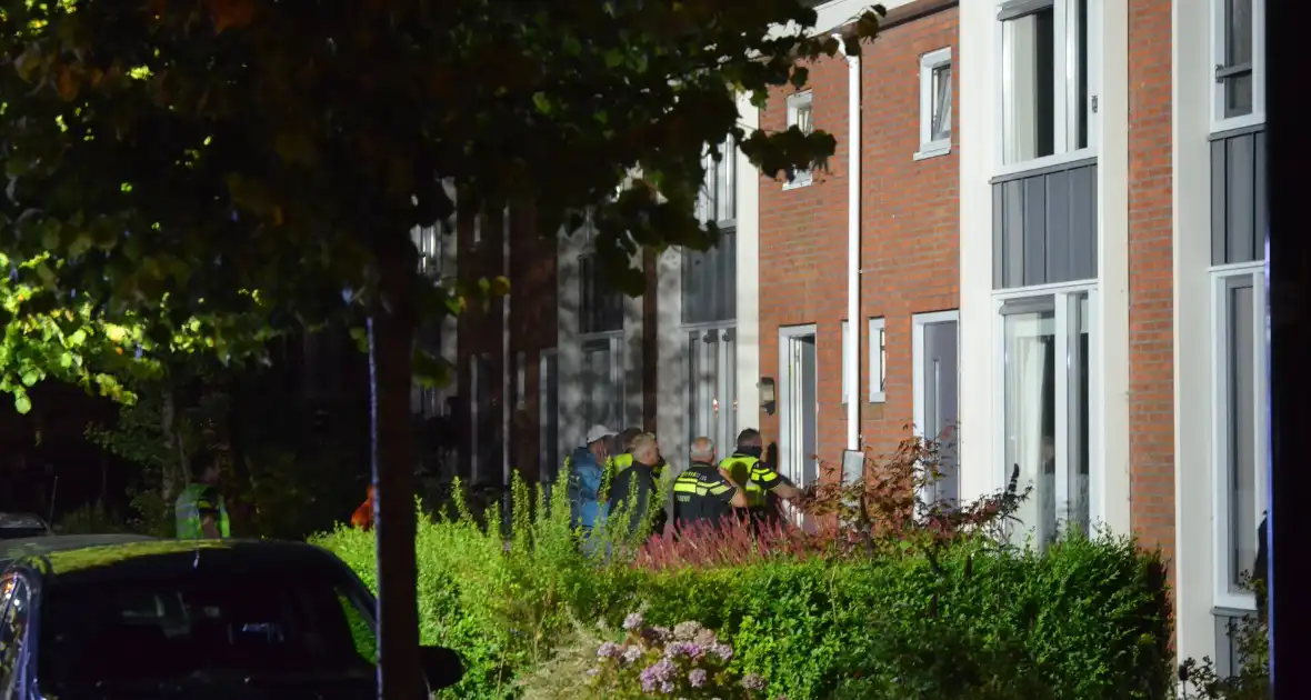 Arrestatieteam haalt brandstichter uit woning - Foto 11