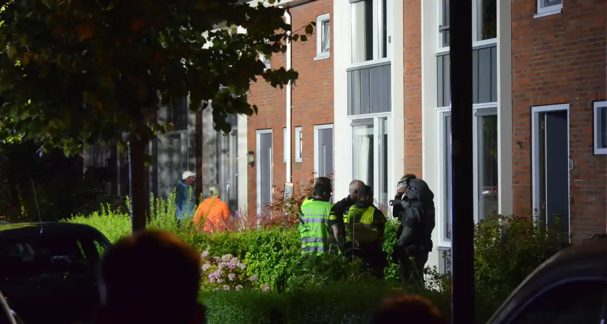 Arrestatieteam haalt brandstichter uit woning - Foto 8