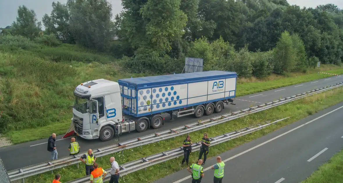 Voetganger overleden na aanrijding met vrachtwagen