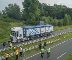 Voetganger overleden na aanrijding met vrachtwagen