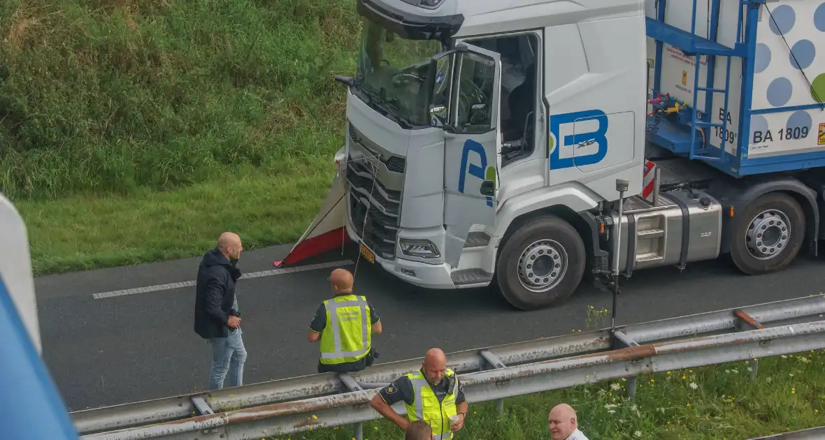 Voetganger overleden na aanrijding met vrachtwagen - Foto 2