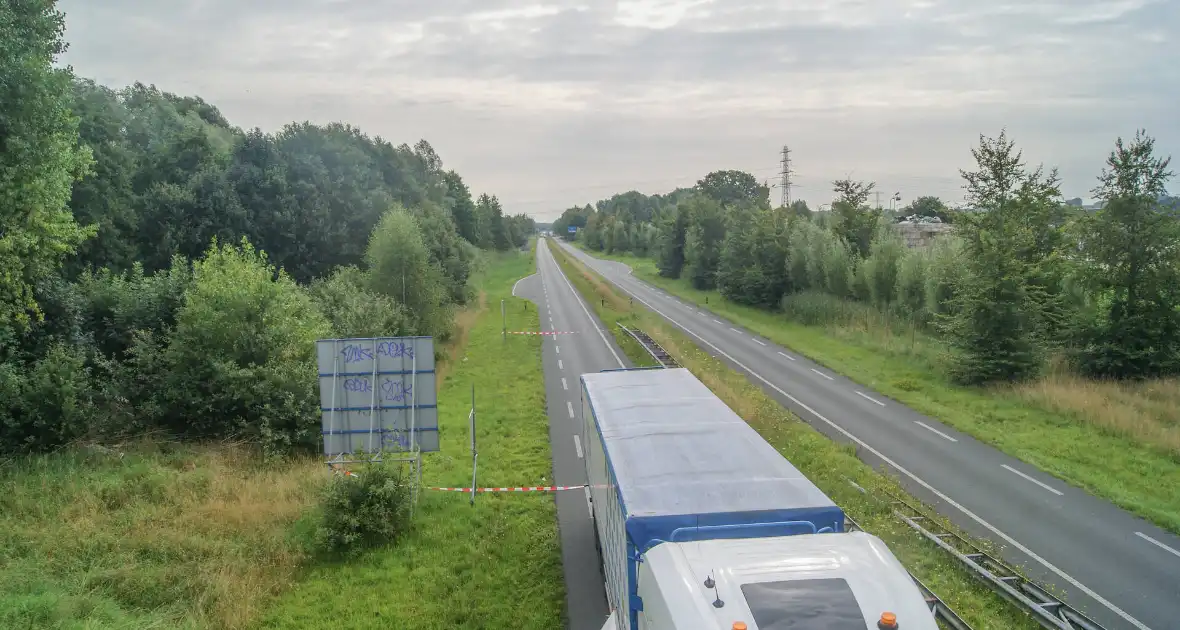 Voetganger overleden na aanrijding met vrachtwagen - Foto 4