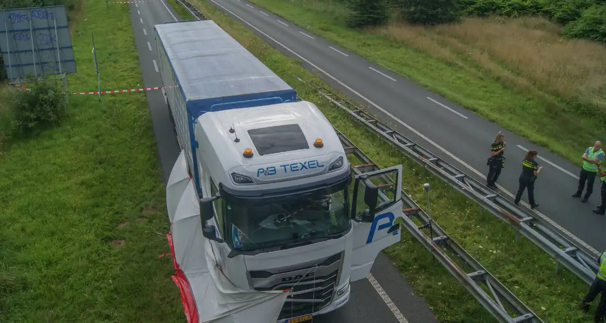 Voetganger overleden na aanrijding met vrachtwagen - Foto 5