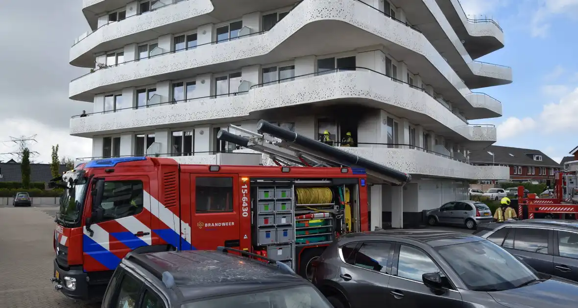 Zwarte rook trekt uit flatwoning - Foto 4