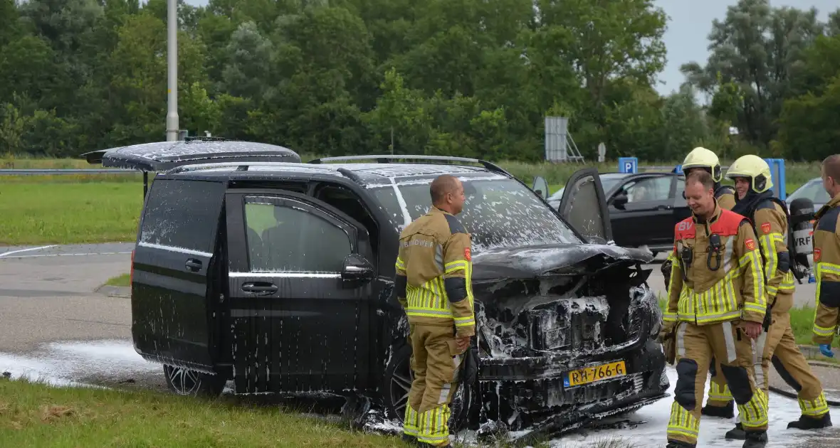 Motorcompartiment brandt volledig uit - Foto 3