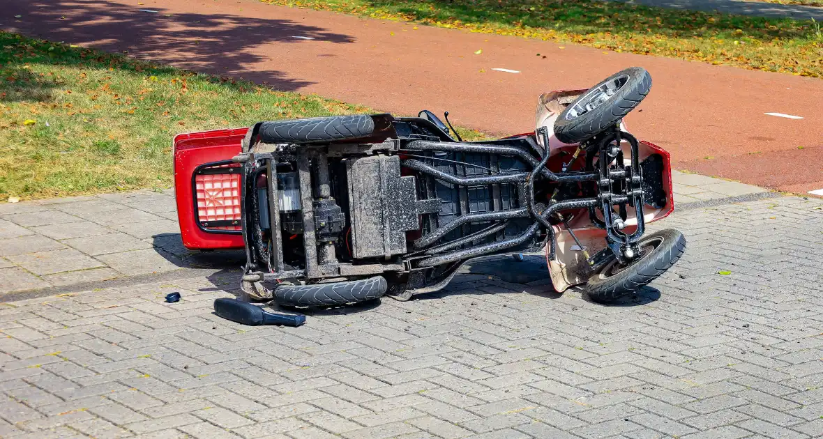 Scootmobieler aangereden door automobilist, traumateam ingezet - Foto 5