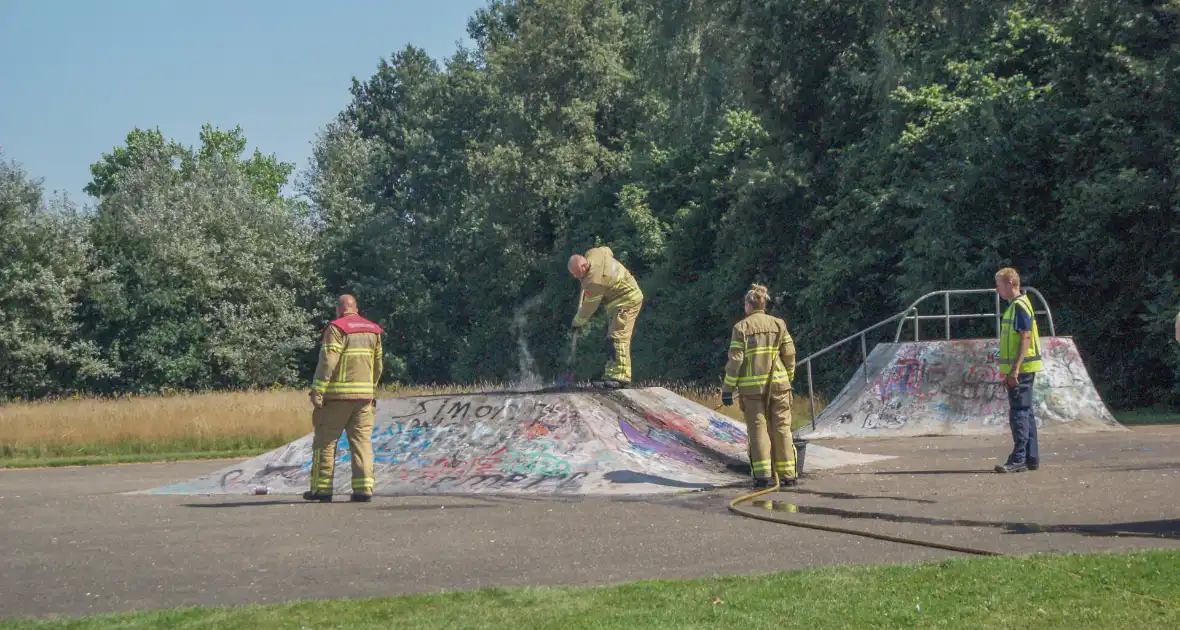 Brandweer in actie voor brandende band - Foto 3