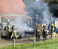 Afvalverbranding breidt zich uit bij boerderij