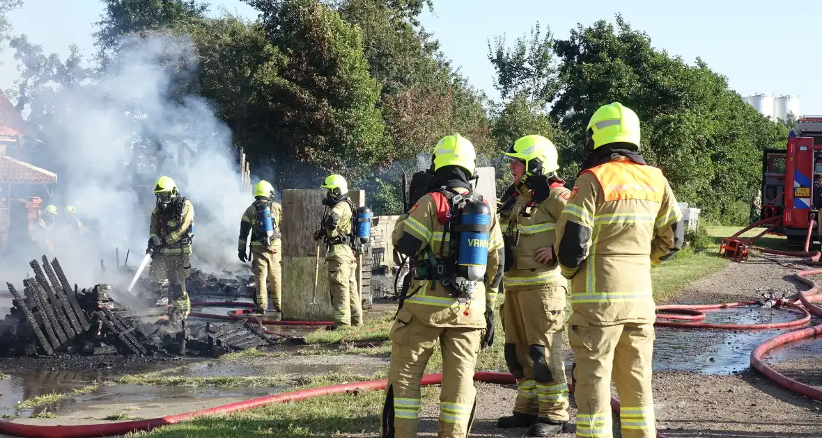 Afvalverbranding breidt zich uit bij boerderij - Foto 1