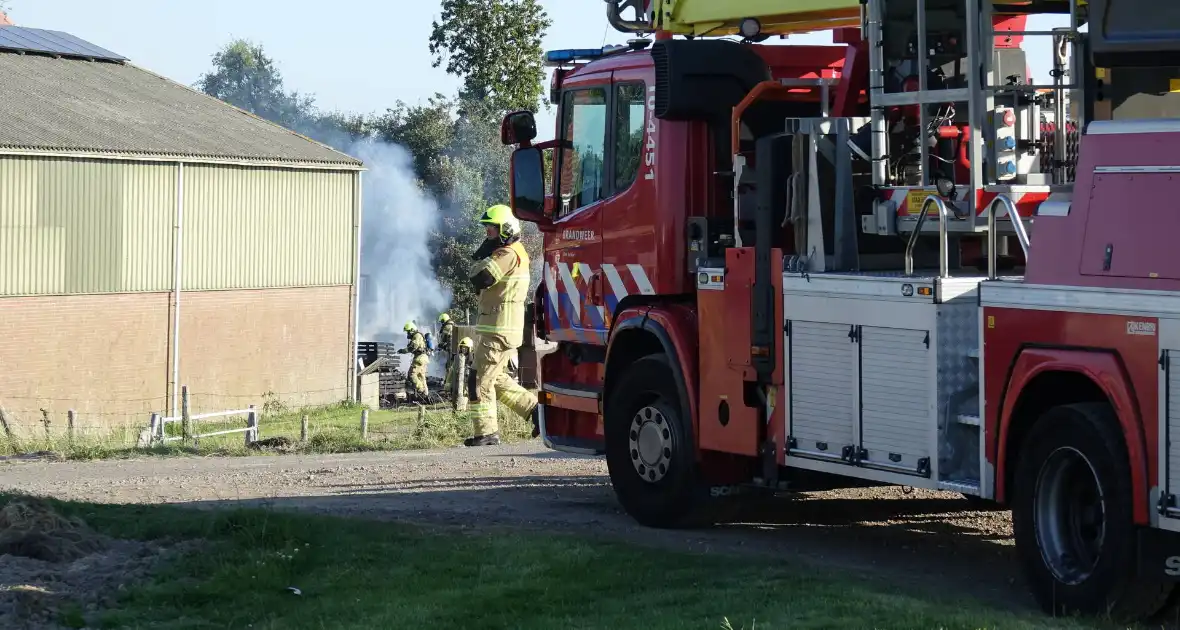 Afvalverbranding breidt zich uit bij boerderij - Foto 5