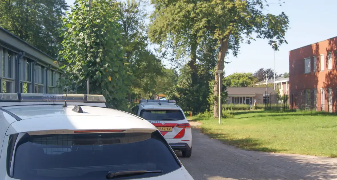 Politie doet onderzoek naar incident - Foto 1