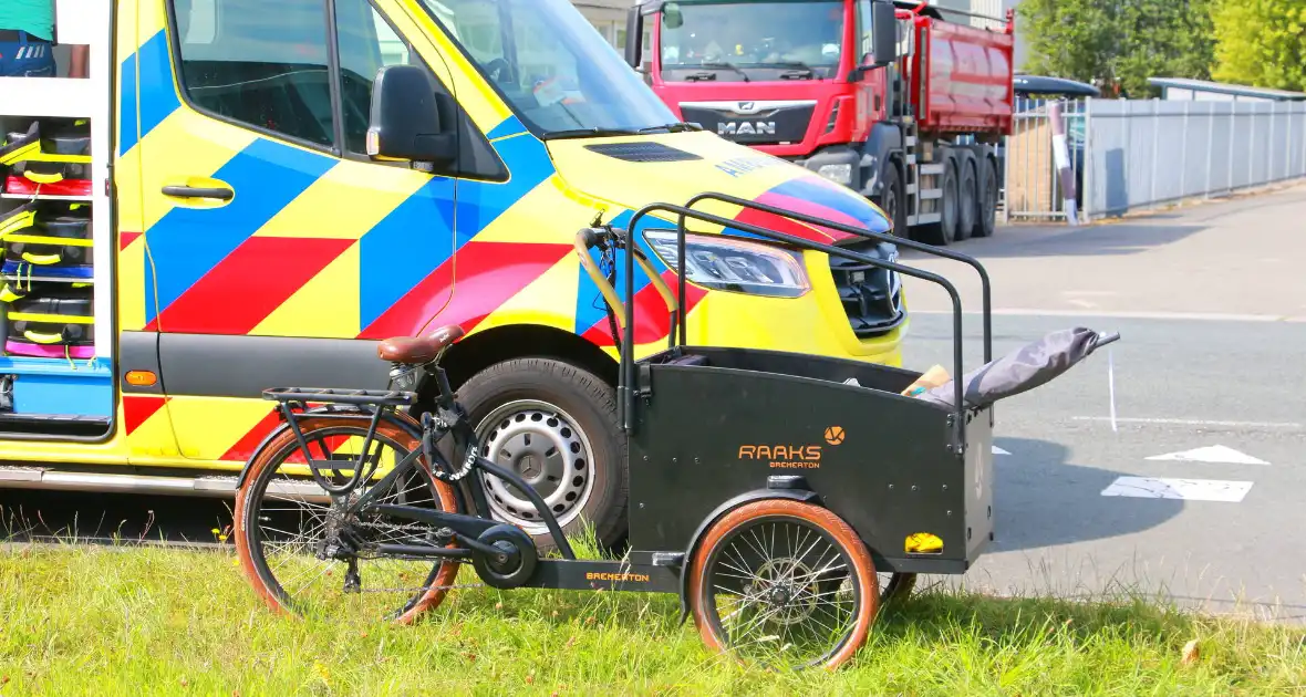 Bakfiets bestuurder gewond bij aanrijding met bestelbus