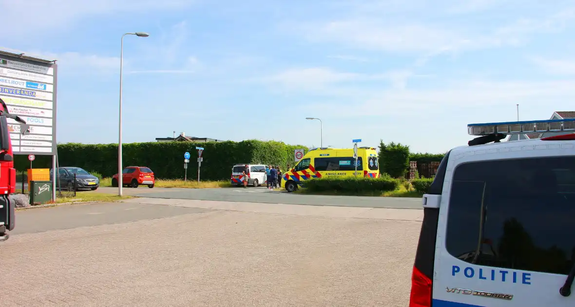 Bakfiets bestuurder gewond bij aanrijding met bestelbus - Foto 1