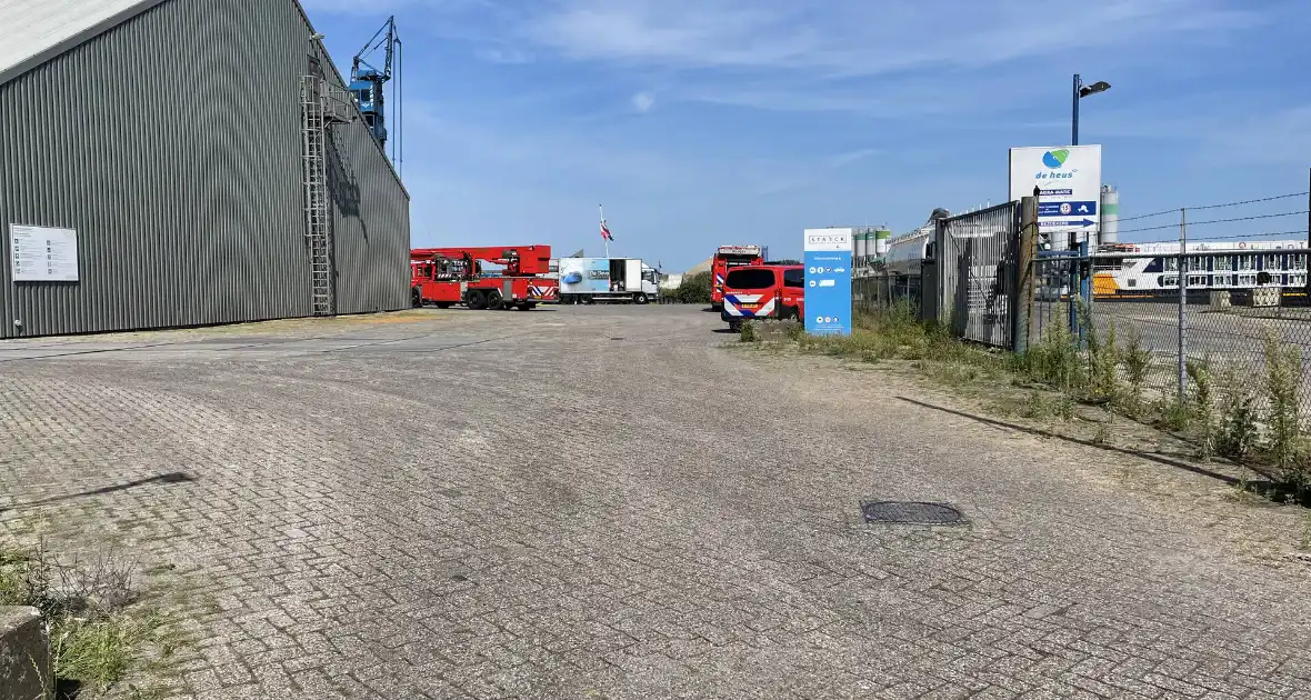 Hulpdiensten ingezet voor gevallen persoon in schip