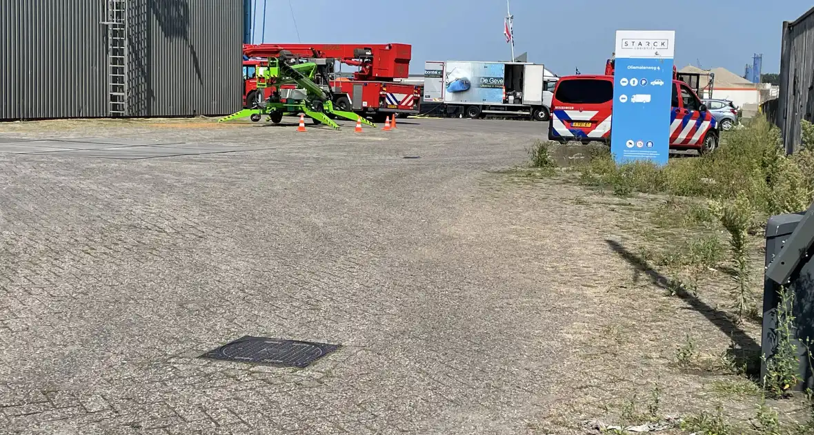 Hulpdiensten ingezet voor gevallen persoon in schip - Foto 5