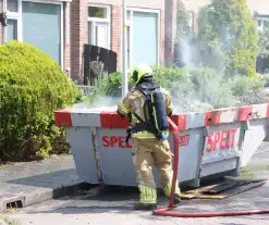 Brandweer ingezet voor brandende bouwcontainer