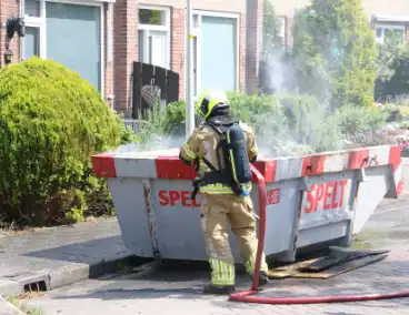 Brandweer ingezet voor brandende bouwcontainer